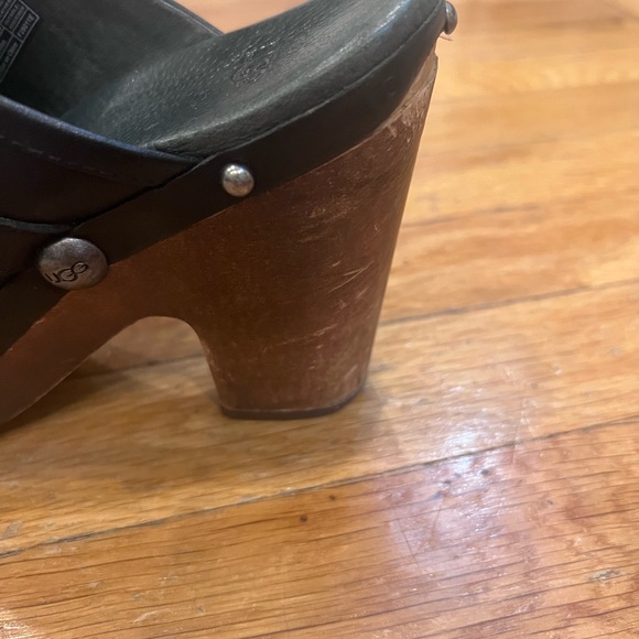 Ugg Clogs Leather Wooden Heels Jolene Stud Size 9 Shearling Sliver - Picture 10 of 13